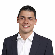 Professional headshot of an Evora business consultant, Laurin Kraus, in a dark suit and white shirt.