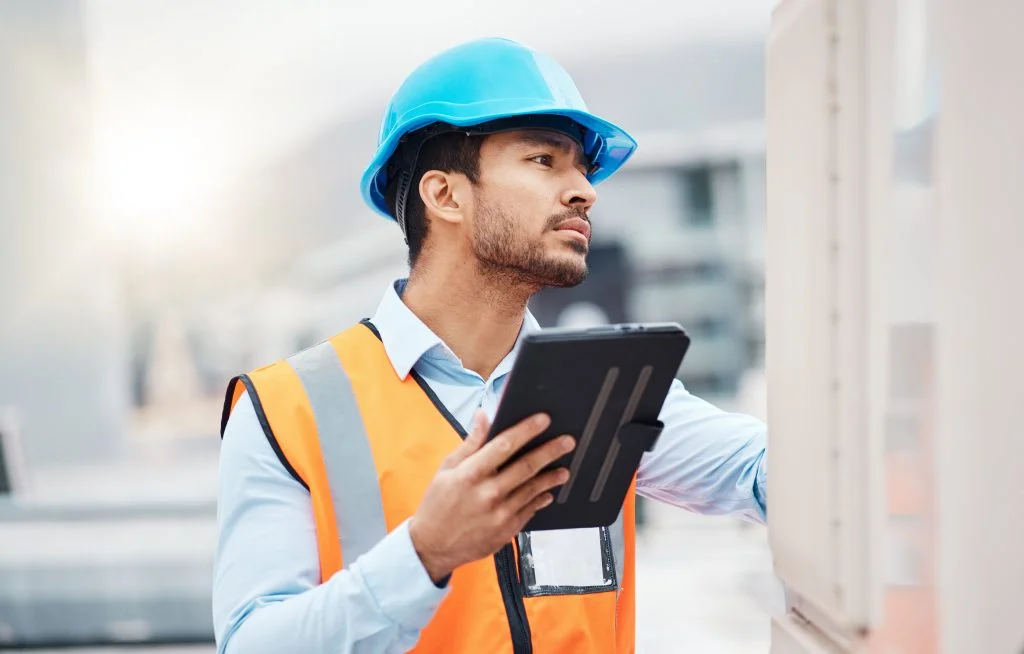 tablet-engineering-man-with-air-conditioning-roof-repair-maintenance-inspection-solar-power-construction-male-worker-digital-tech-online-service-check-electricity-1024x654-2.webp